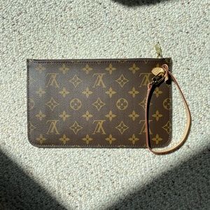 LV Neverfull MM Wristlet